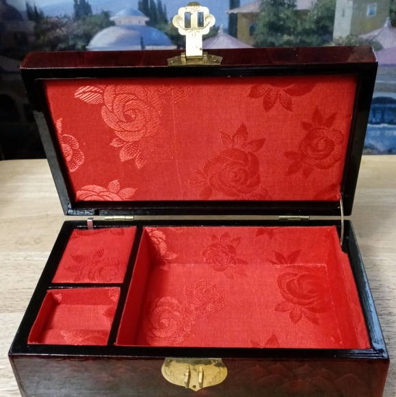 1980's Vintage Chinese Jewelry/Music Box 🎵Oriental Lacquer Wood Satin Lining🎻 - Picture 11 of 14